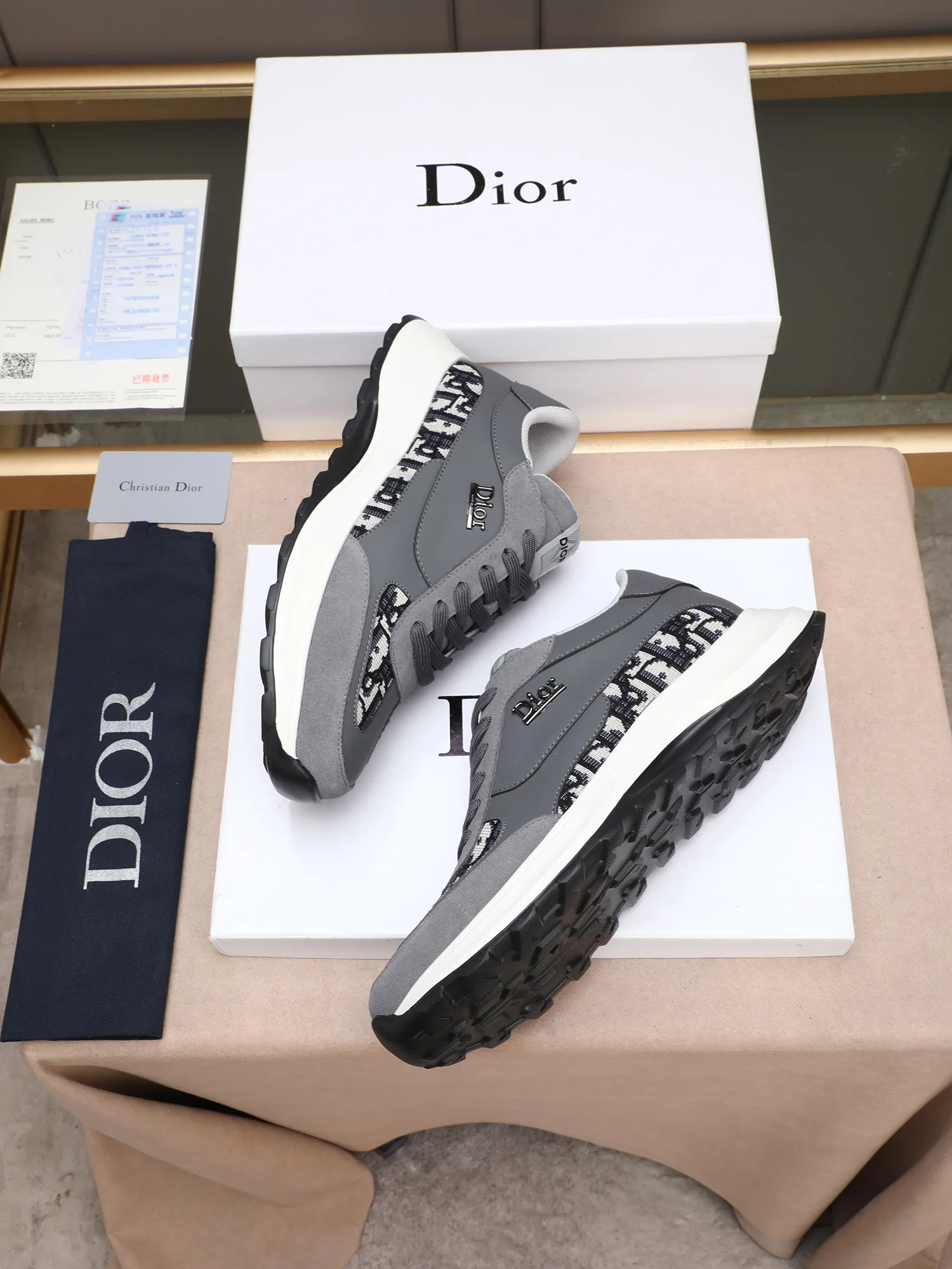 Men's shoes 💰P460 Dior's avant-garde and versatile fashionable men's shoes are privately modeled, calfskin stitched with Dior's special waterproof fabric, fashionable, simple, elegant, trendy, eye-catching, and pursuing class. It will subvert old ideas and be a must-have for fashionistas who want to spend time with you! Must keep it for yourself! High-end comfort but low-end, high-end quality workmanship. Code number: 38-44 (45 customized) 3 colors for your choice [kiss][kiss][kiss]